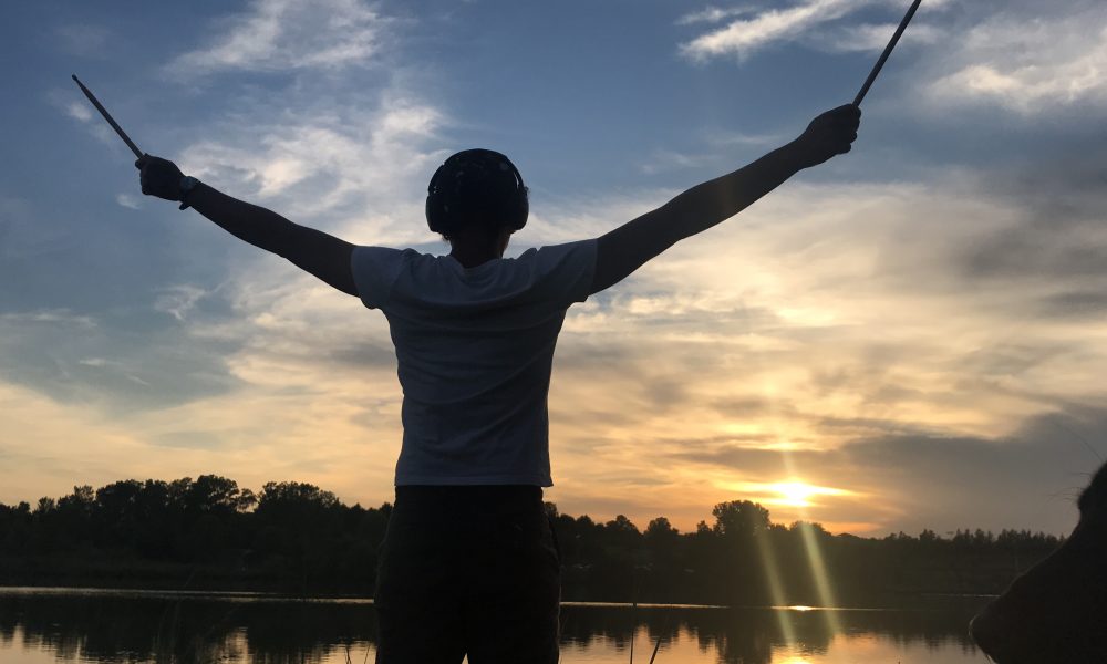 Feel the Energetic Vibes in Coroncoro’s New Song "Como Nadie"