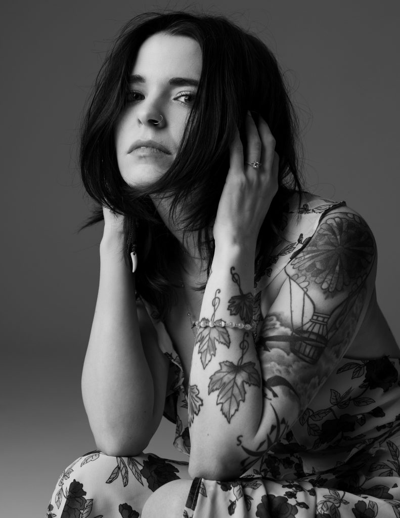 Find Yourself Lost in the Rhythmic Glory of Singer Erin Fox’s Astonishing Single "Very Far"