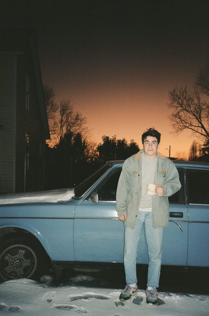 Explore in a Refreshingly Tuneful Pop as Pete Hollis Releases His Latest Single "Why is Your Hand Touching Mine"