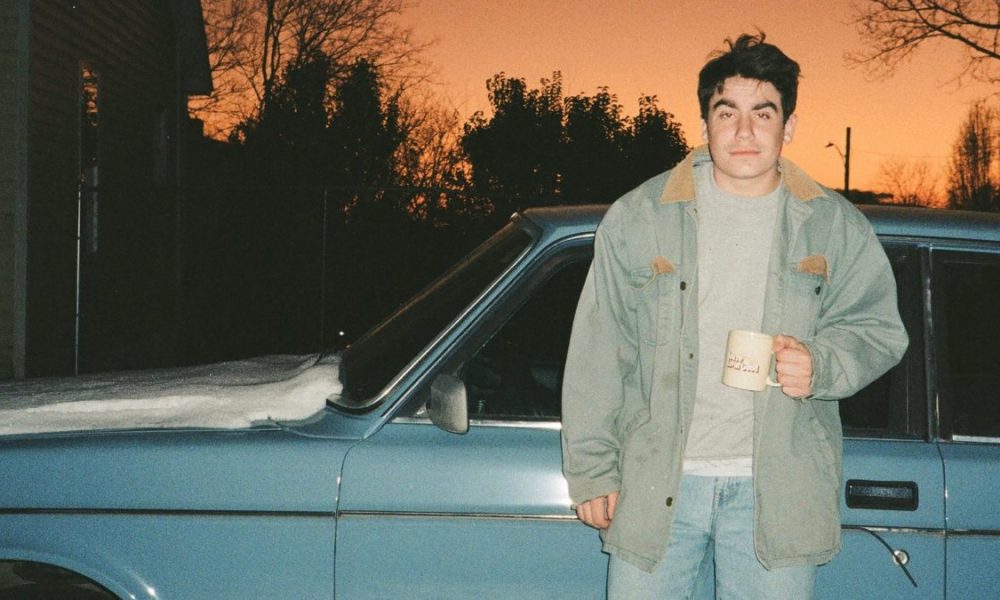 Explore in a Refreshingly Tuneful Pop as Pete Hollis Releases His Latest Single "Why is Your Hand Touching Mine"