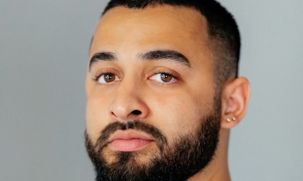 International R&B/Pop Singer-Songwriter Buggie Bars Has a New Motivational Anthem Dubbed “Shine.”