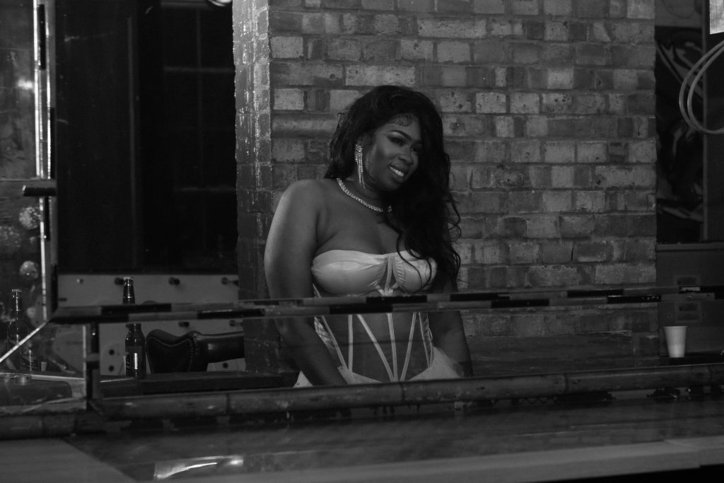 UK-Based Singer Zion Neveah Is Guaranteed to Put You in the “Mood” With Her Latest Enticing Performance.