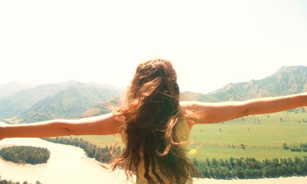 Clay Joule and Elisa Mammoliti Unite to Shed Light on the Perils of Phubbing in Their Enthralling Collaboration "Crazy"