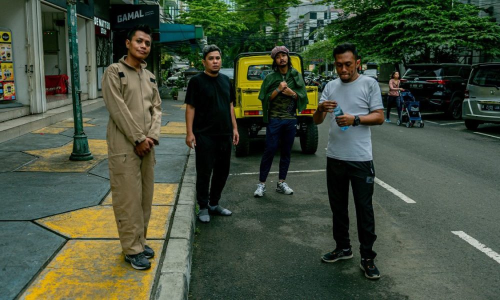 Indonesia-based experimental rock band LunariaN’s debut full-length album, dubbed "Refined Anomalium" is simply magical and transportive!