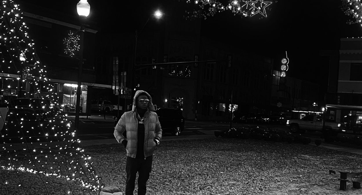 Rising Artist Vbreezy Is Making Waves with His Latest Holiday Bop, Dubbed “This Christmas”