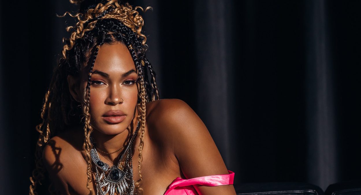 Bb Thomaz’s “Head up High” Is an Emotional Journey That Transforms Personal Loss Into a Universal Anthem of Perseverance.