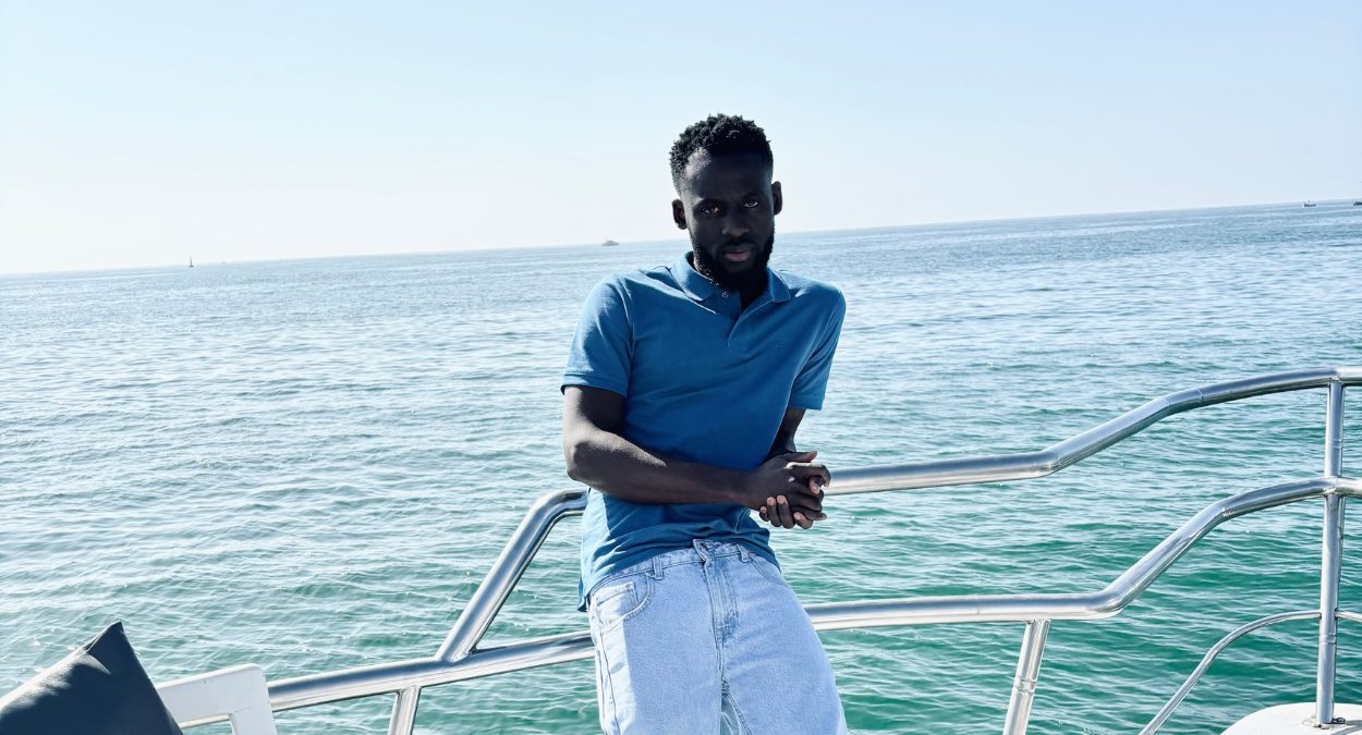 Mannie Mims channels his Ghanaian roots and global journey into "Mene Woaa" a warm Afrobeats track championing a mature and grounded real love