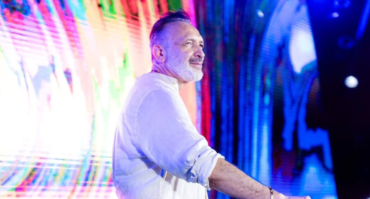 IurisEkero turns "AURA" into a sunset ritual of cinematic pop, where synths hold your feelings close